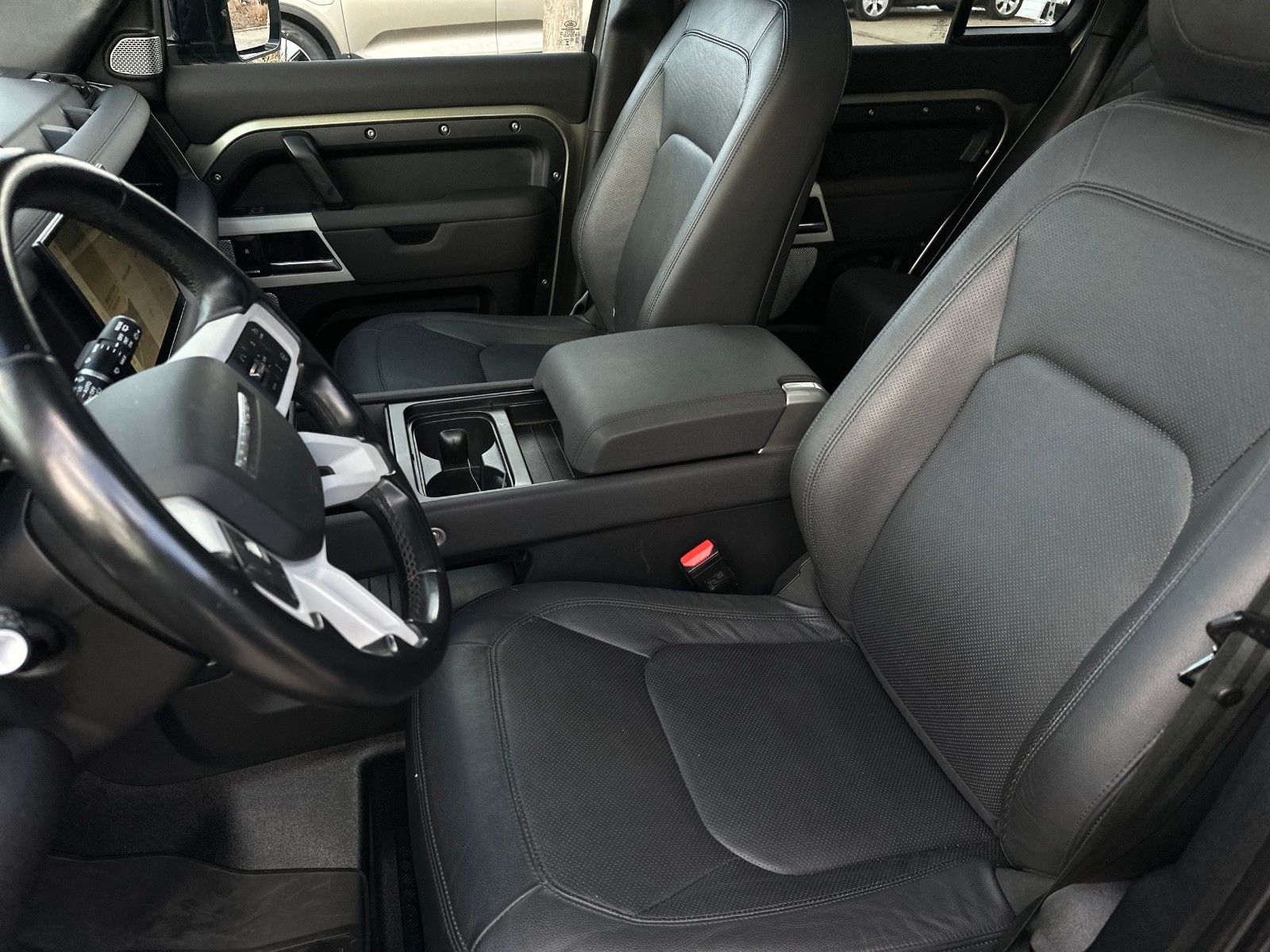 Fahrzeugabbildung Land Rover Defender 130 SE D300 AHK Sitzkühlung ACC