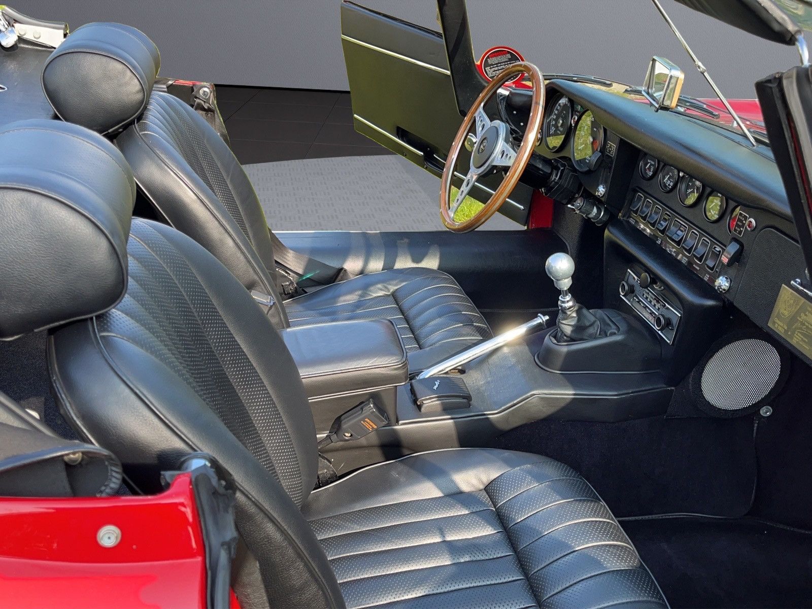 Fahrzeugabbildung Jaguar E-Type 4.2 Cabrio"Elke Sommer"Serie 2 retauriert