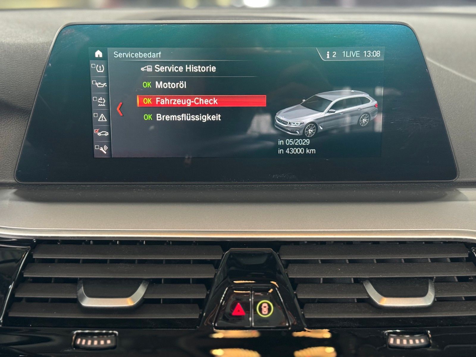 Fahrzeugabbildung BMW 520 d Touring "Business-P. Navi Connected Plus"