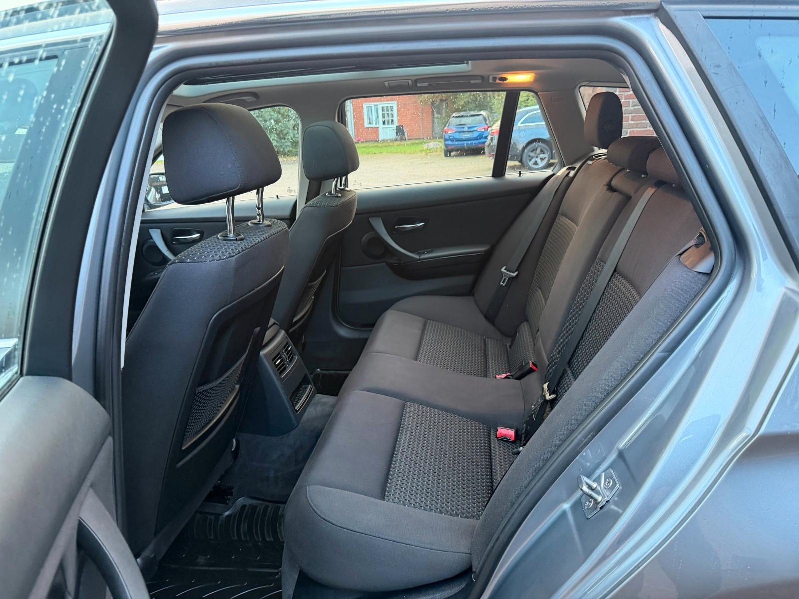 BMW 318 2012 — photo 15