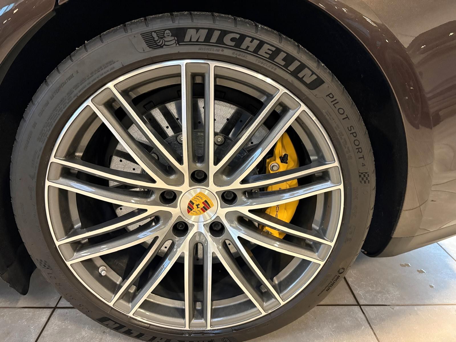 Fahrzeugabbildung Porsche Panamera Turbo S E-Hybrid Executive