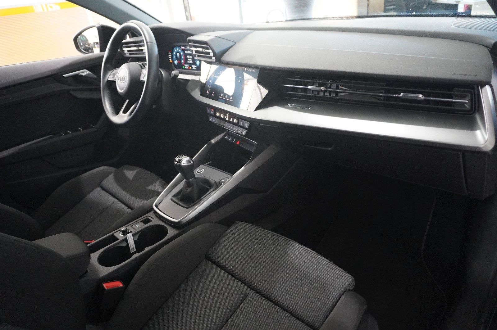Fahrzeugabbildung Audi A3 Sportback 35 TFSI ADVANCED NAVI/LED/SPORT/DAB