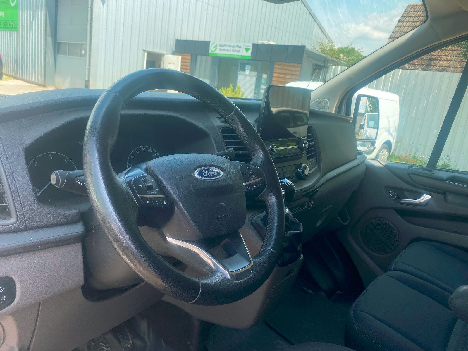 Fahrzeugabbildung Ford Transit Custom Kasten 300 L2 Trend,AHK,Regale