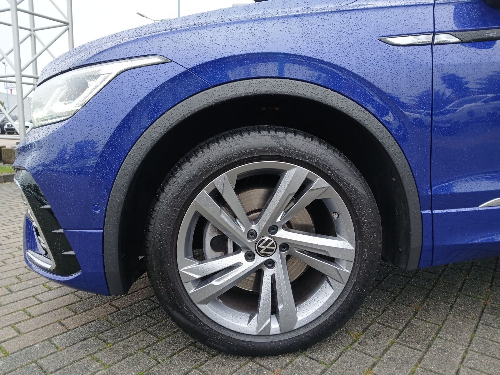 Fahrzeugabbildung Volkswagen Tiguan TDI R-Line DSG 4M STH Matrix AHK ACC RFK