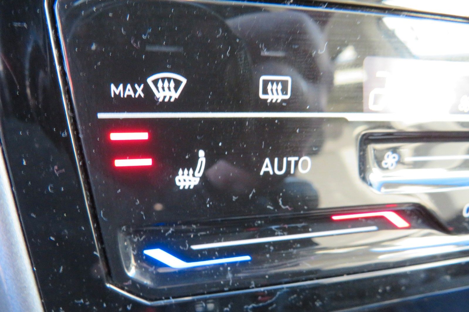 Fahrzeugabbildung Volkswagen T-Cross Active ACC NAVI APP GJ SITZH. PDC 1HD