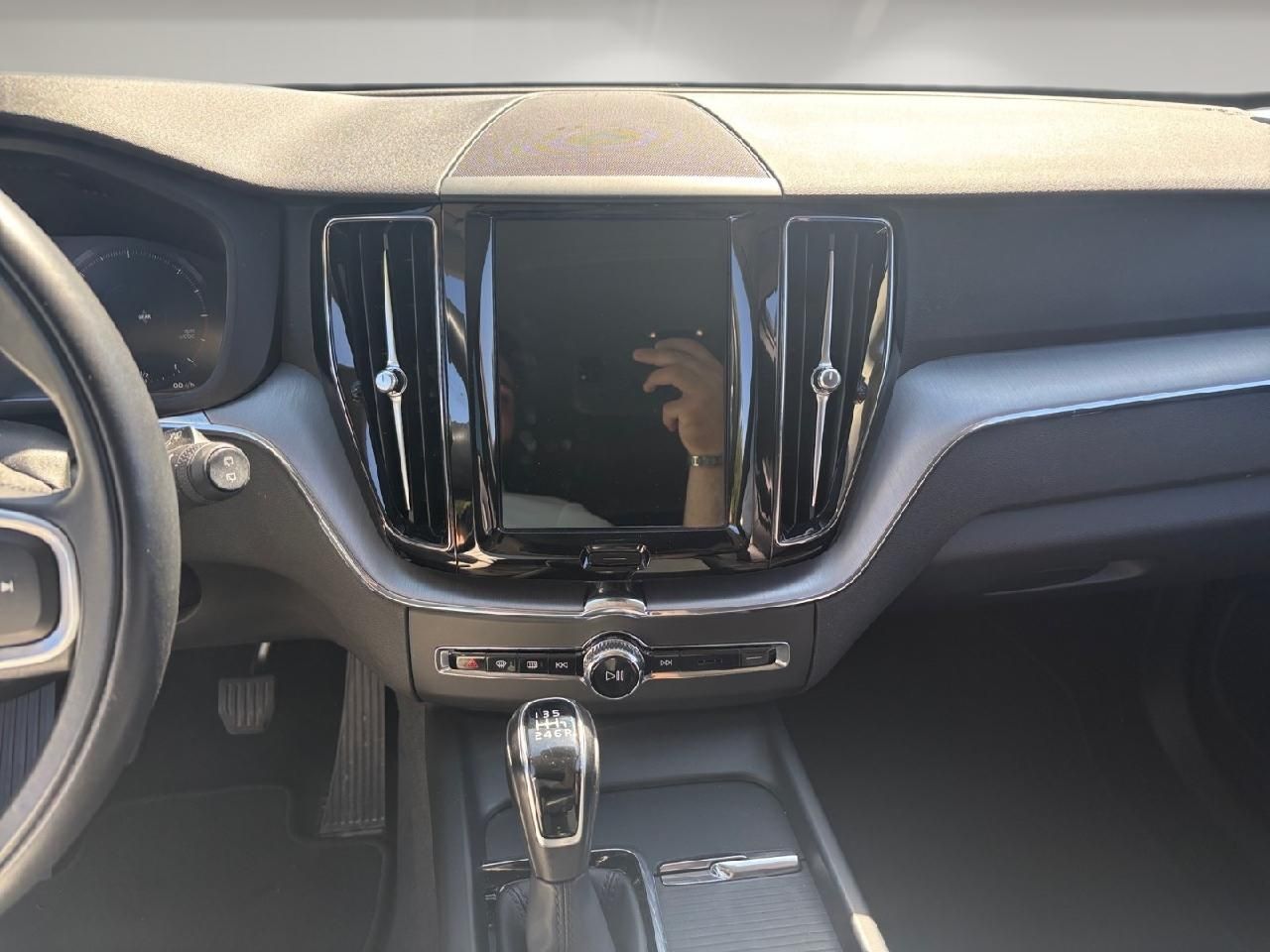 Fahrzeugabbildung Volvo XC60 Momentum Pro 2WD