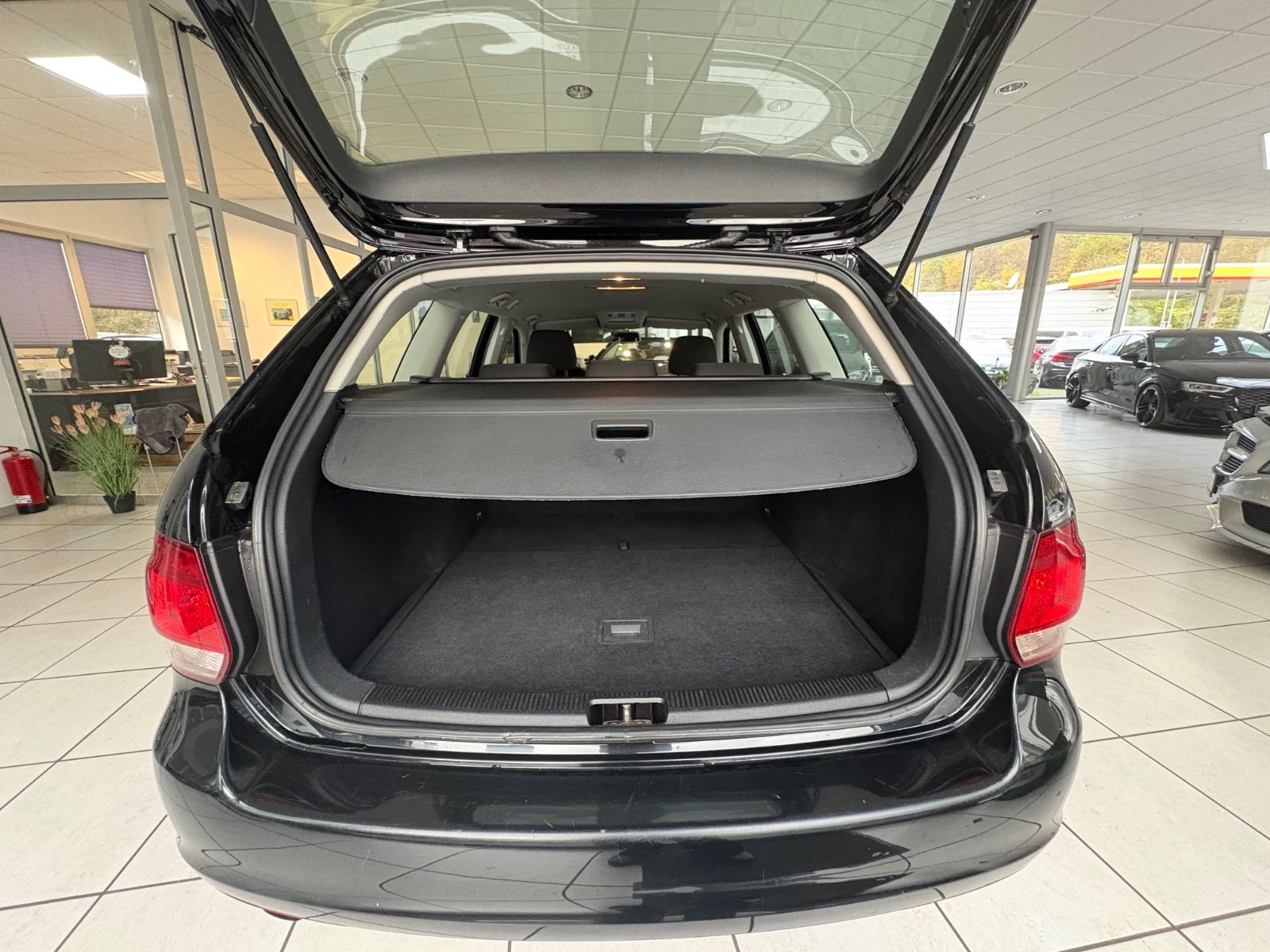 Fahrzeugabbildung Volkswagen Golf VI Variant 1.6 TDI