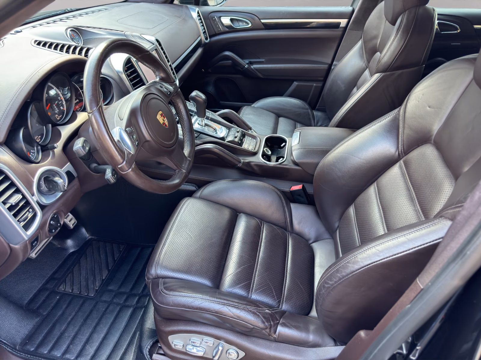 Porsche Cayenne Turbo S SPORT-DESIGN/PANORAMA/PCCB!