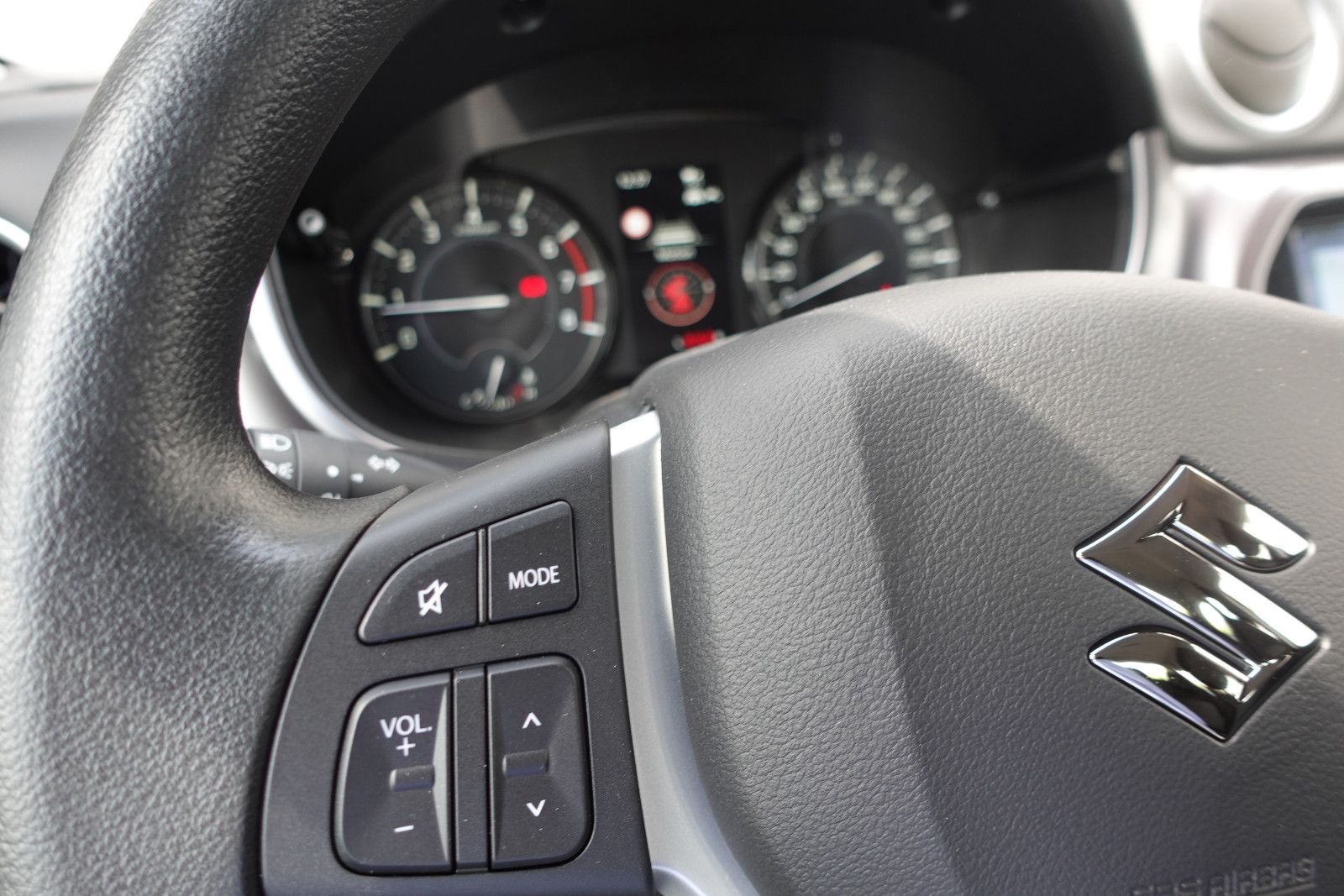 Fahrzeugabbildung Suzuki Vitara 1.4Hybrid Club Navi, Kamera,PDC,LED