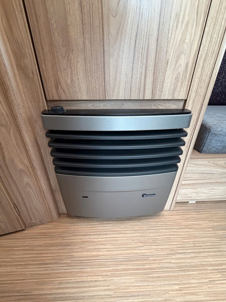 Fahrzeugabbildung HYMER / ERIBA / HYMERCAR Eriba Nova Light 425