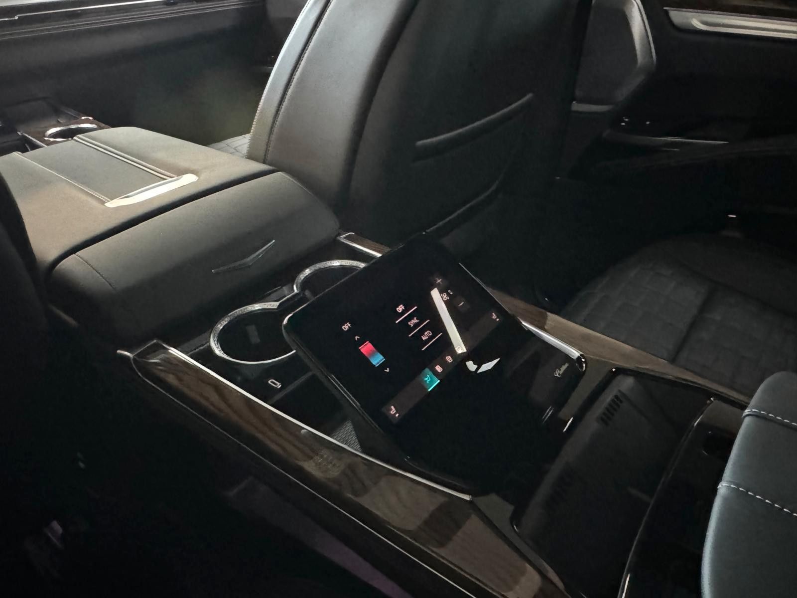 Fahrzeugabbildung Cadillac 2026 ESCALADE SPORT PLATINUM 6.2 V8-24"-ABV EXEC