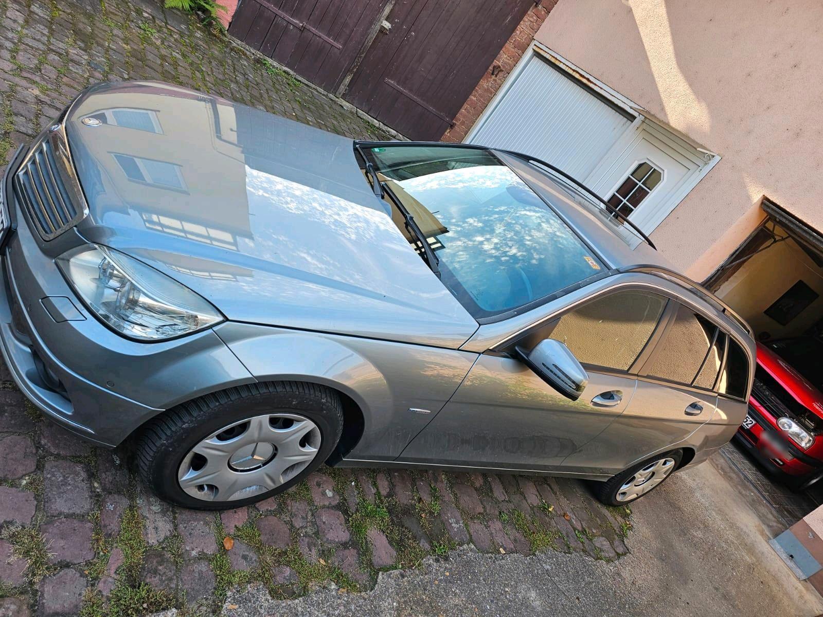 Mercedes-Benz C200 2010 — photo 10