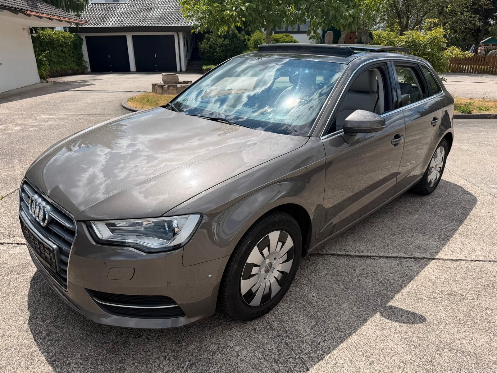 Audi Audi A3 1.4 TFSI 103kW Ambiente AUTOMATIK*PANO*XEN