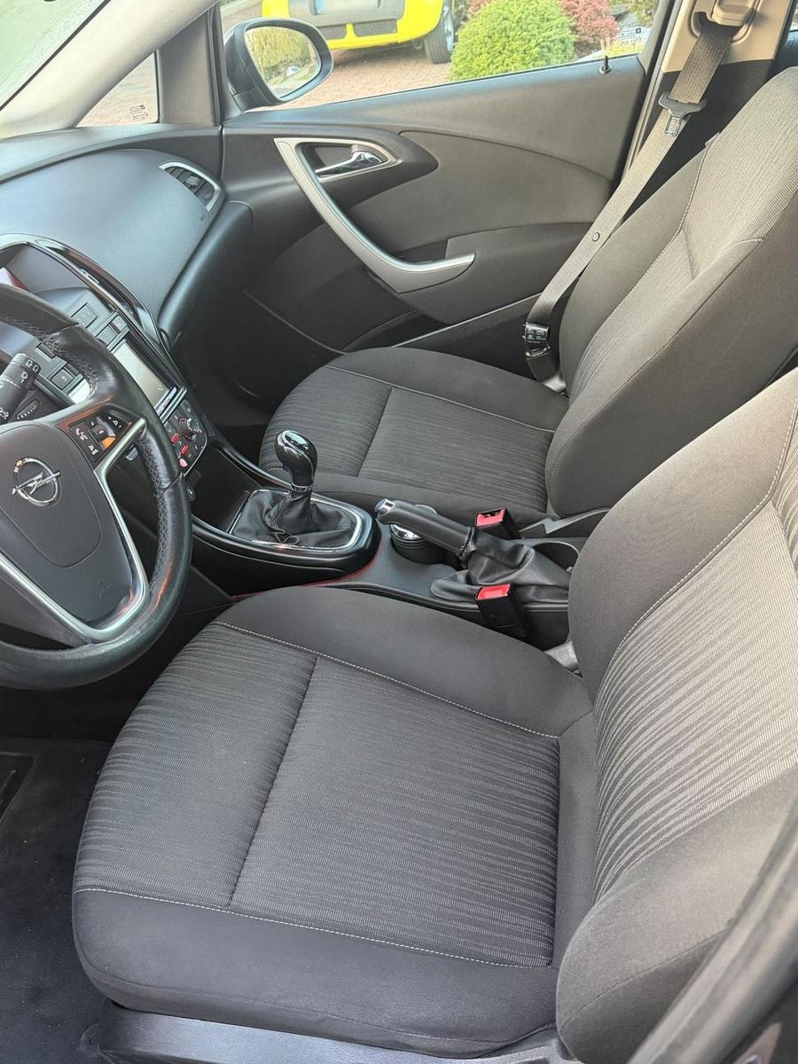 Opel Astra 2012 — photo 7
