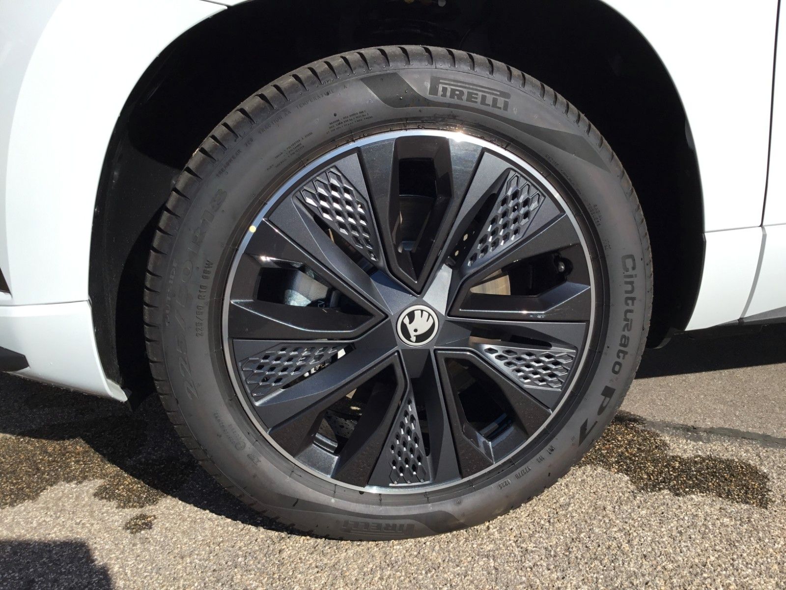 Fahrzeugabbildung SKODA Karoq 2.0l TSI DSG 4x4 Sportline+Pano+Standheizu