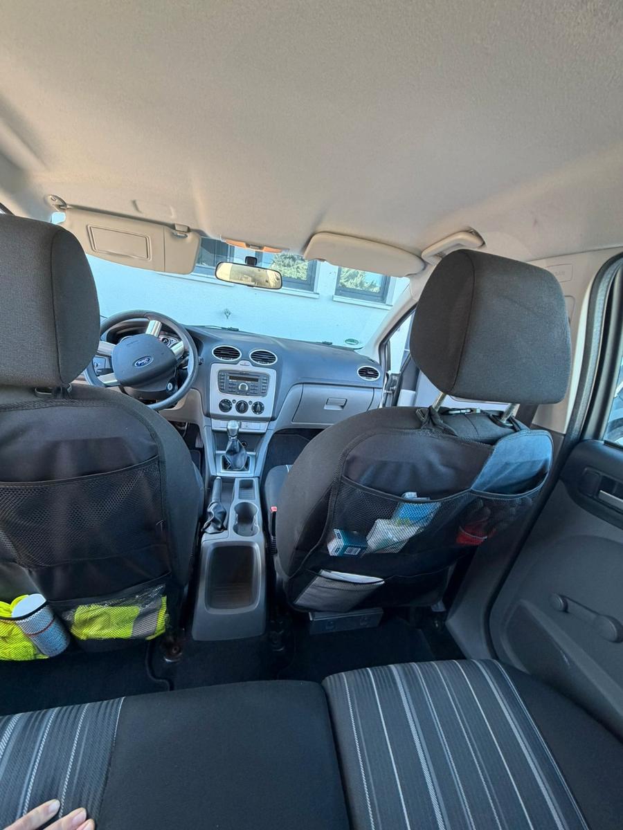 Ford Focus 2010 — photo 5