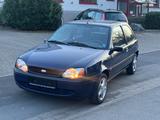 Ford Fiesta 1.3 44 kW TÜV  bis 3-2028 Neu+Klima - Ford Fiesta aus 2001