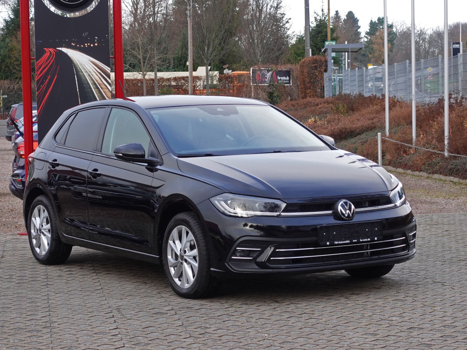 Fahrzeugabbildung Volkswagen Polo 1.0 TSI DSG Style Matrix Travel-Assist