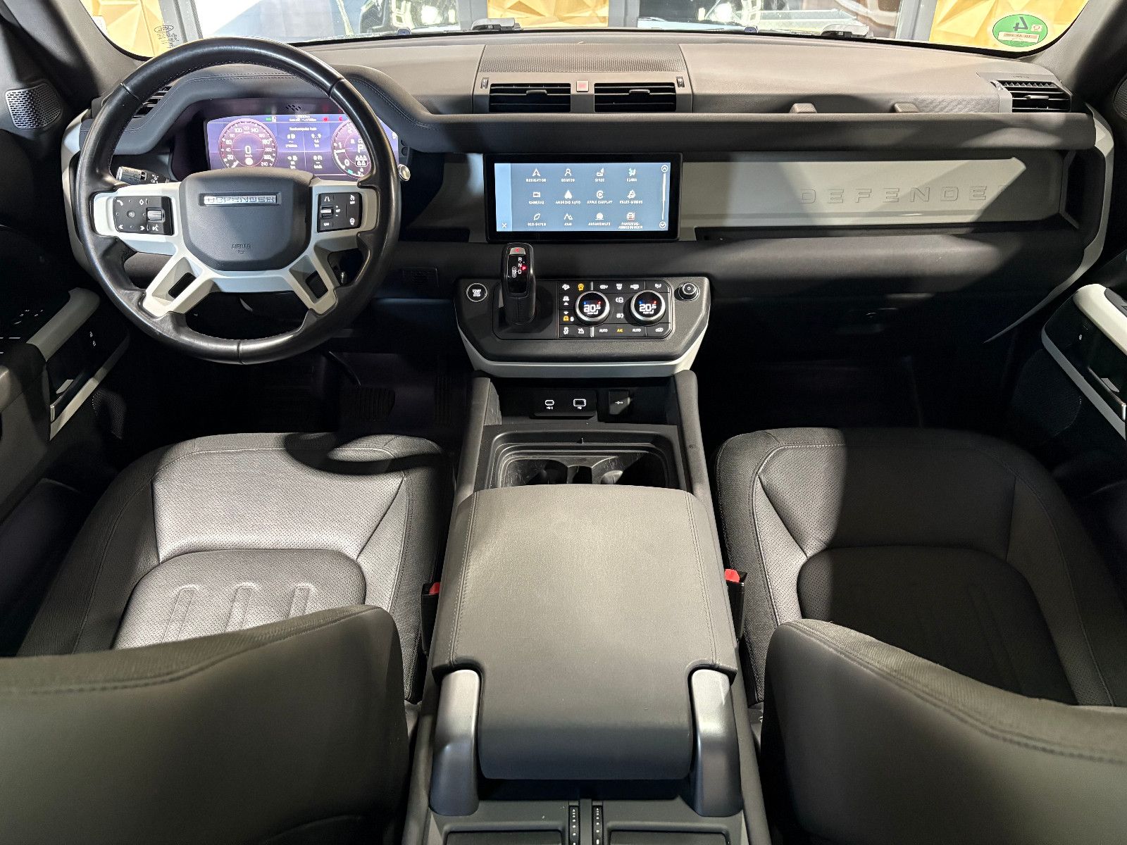 Fahrzeugabbildung Land Rover Defender 110 SE/MEMORY/PANO/360°/APPLE/SHZ/NAVI/