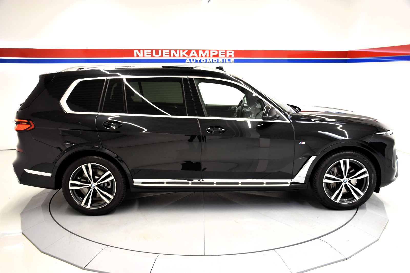 Fahrzeugabbildung BMW X7 xDr. 40d M Sport Facelift Pano Sitzlüft 7Sitz