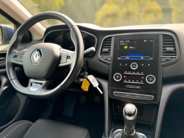 Bild 15 Renault Megane IV *Berline*