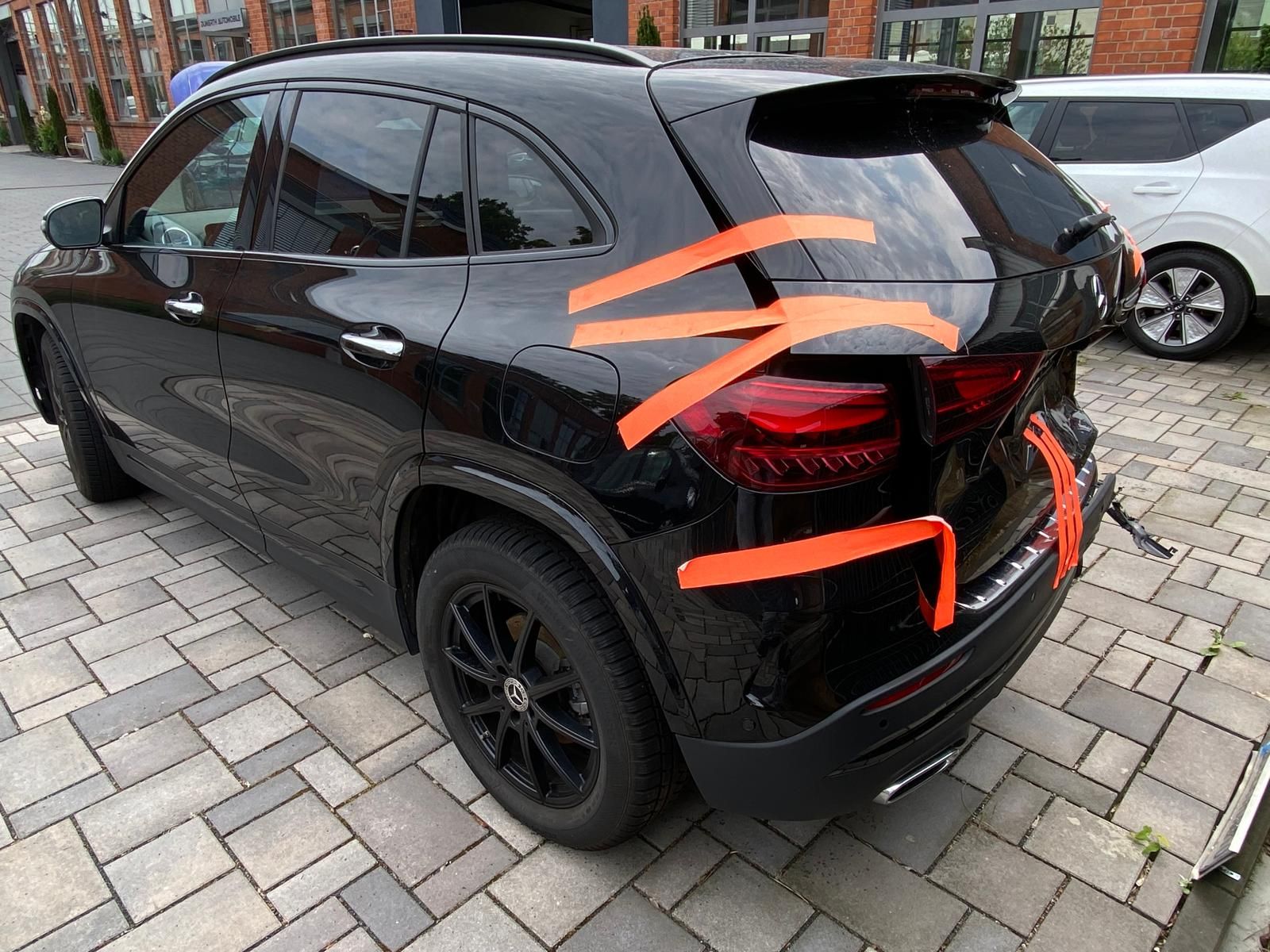 Fahrzeugabbildung Mercedes-Benz GLA 200 AMG/Pano/DIS/360/AHK/M-BEAM/