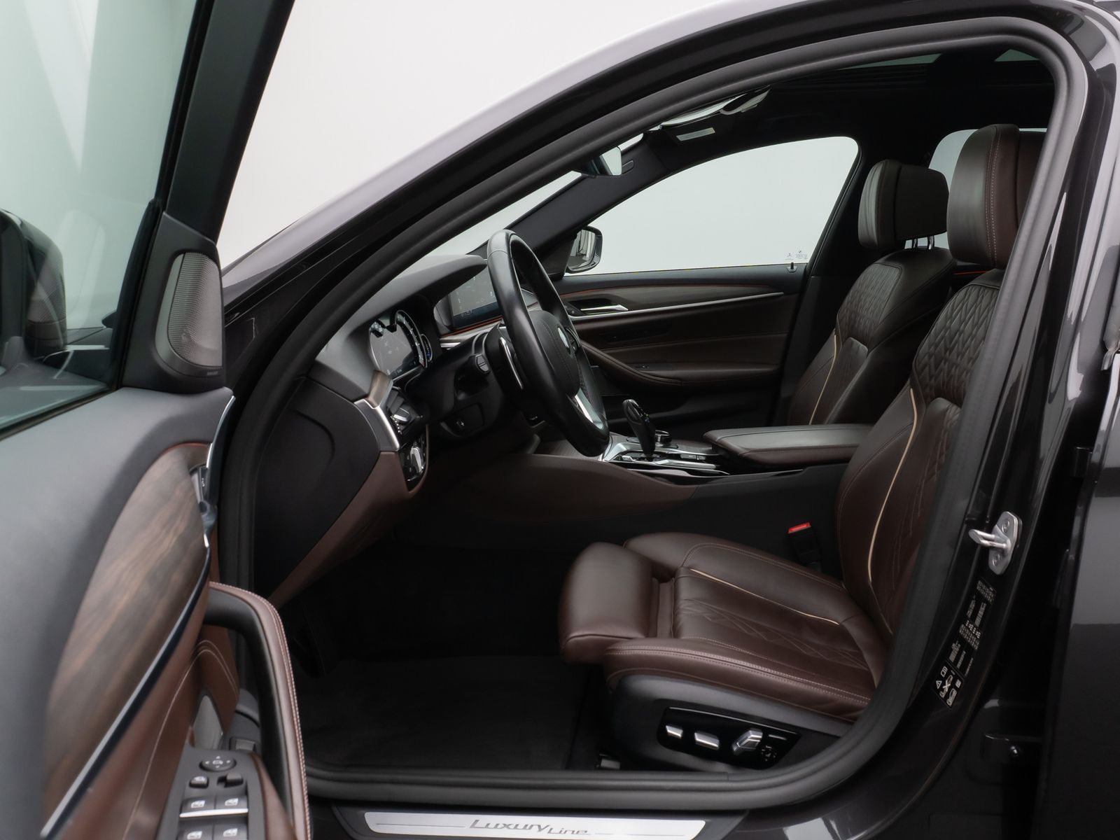 Fahrzeugabbildung BMW 530i xD Luxury Line Panorama 360°HUD H/K Massage