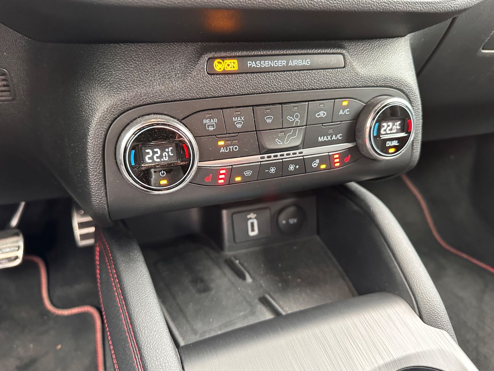 Fahrzeugabbildung Ford Focus Turnier ST-Line X 1.5 EB AHK/ACC/LED/Navi