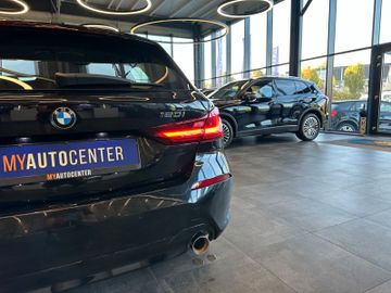 BMW 120 i *HEAD-UP*StandHZ*AHK*SPORT*2-ZONEN*CARPLAY