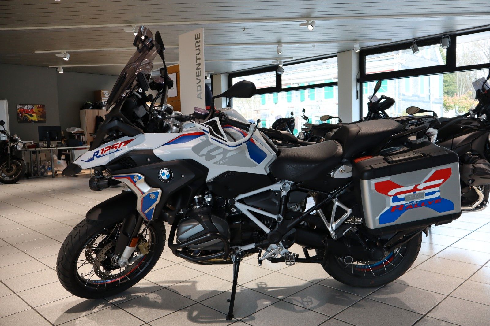 Fahrzeugabbildung BMW R1250GS Style Rallye mit Variokoffer