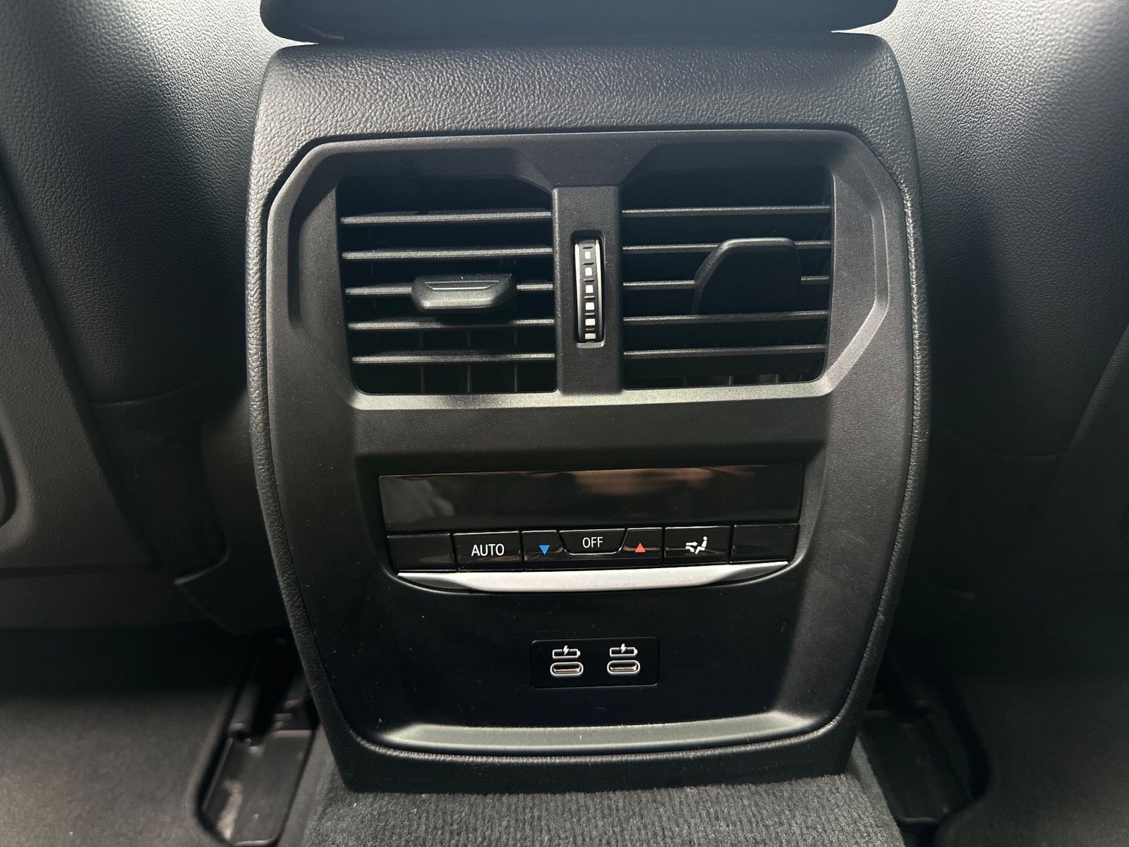 Fahrzeugabbildung BMW i4 eDrive40 Gran Coupé M-Sport NAV+LED+PANO+AHK