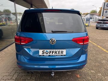 Bild 5 VW Touran Comfortline 1.4 TSI AHK Navi Rear View