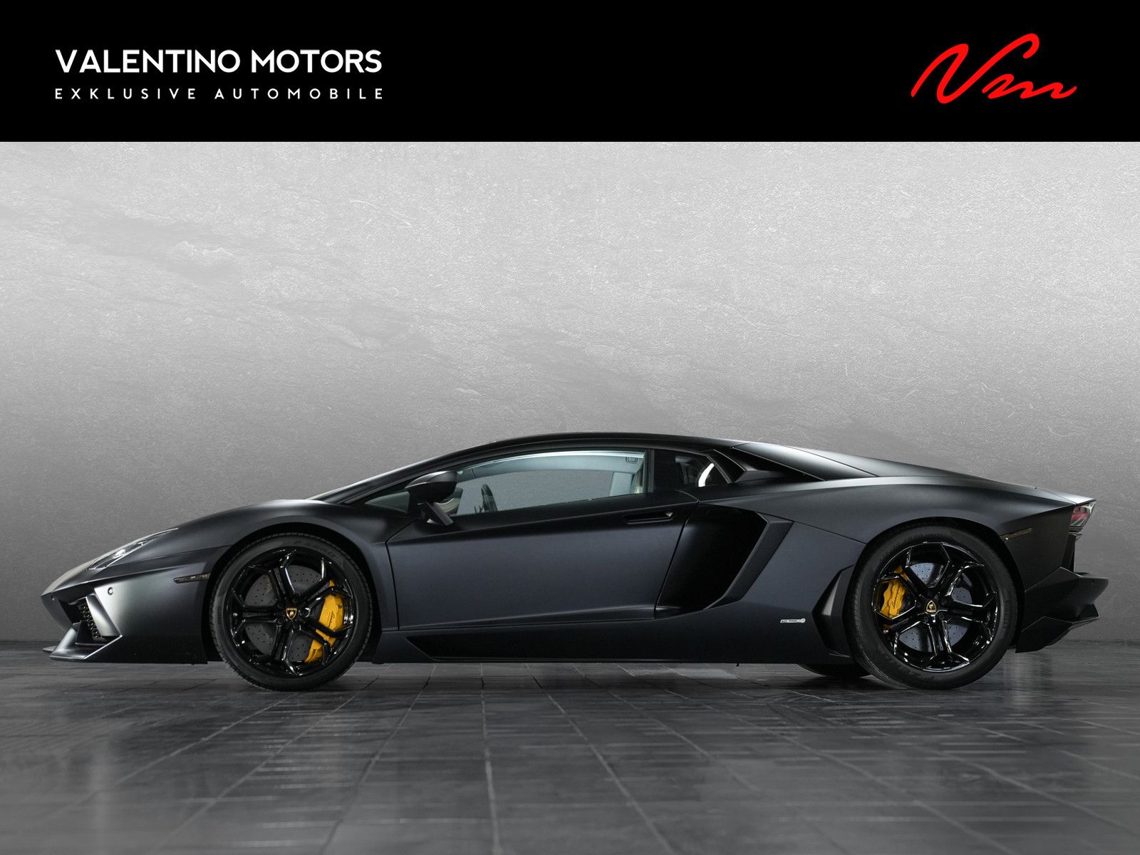Fahrzeugabbildung Lamborghini Aventador LP700-4 - Nero Nemesis | Sport-AGA
