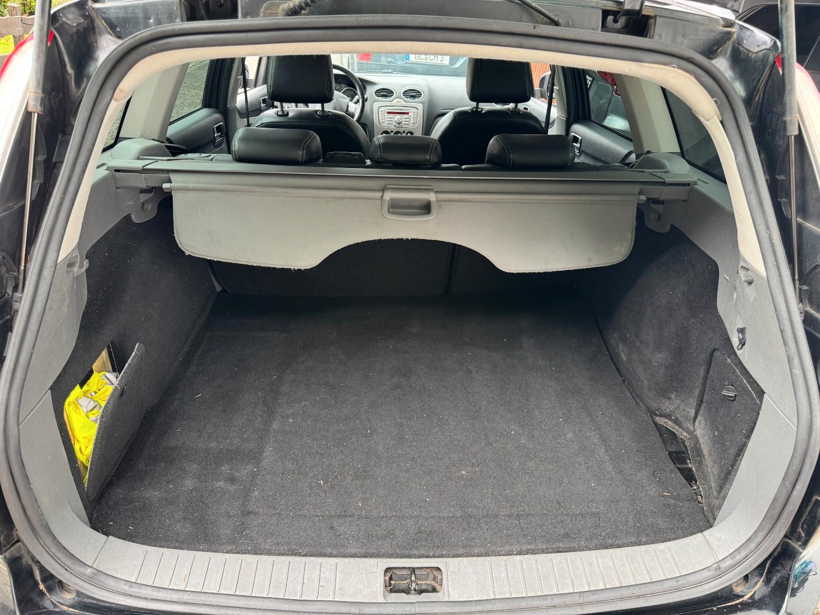 Ford Focus 2009 — photo 11