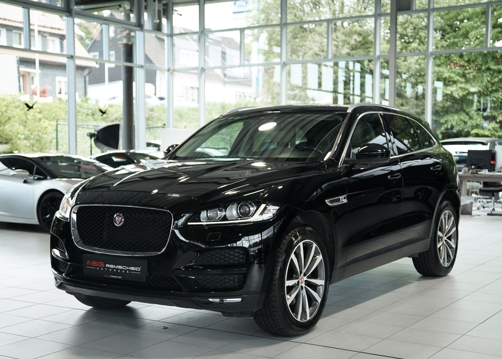 Jaguar F Pace
