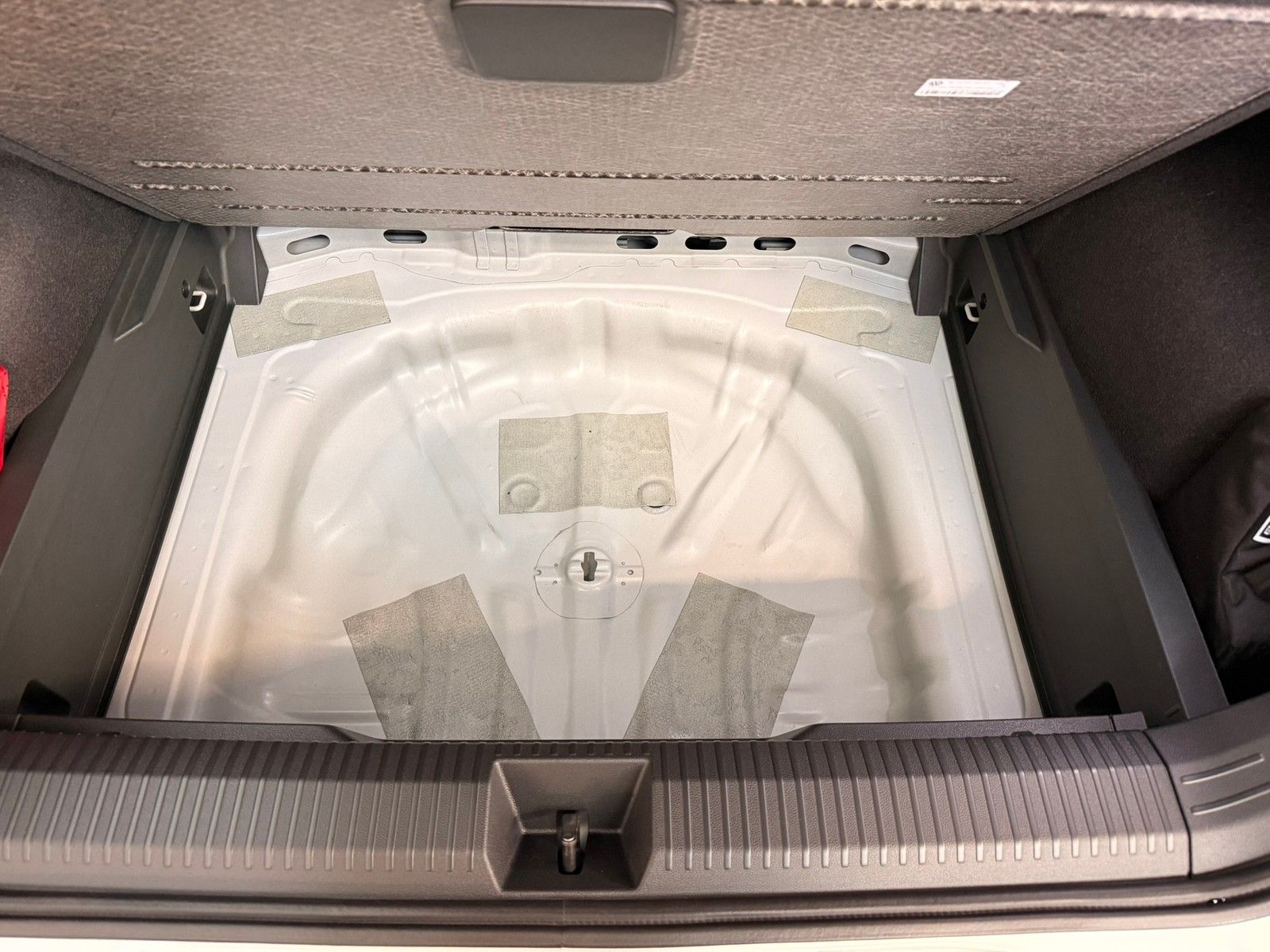 Fahrzeugabbildung Volkswagen T-Roc R-Line 1.5 eTSI DSG +Black-Style + Keyless