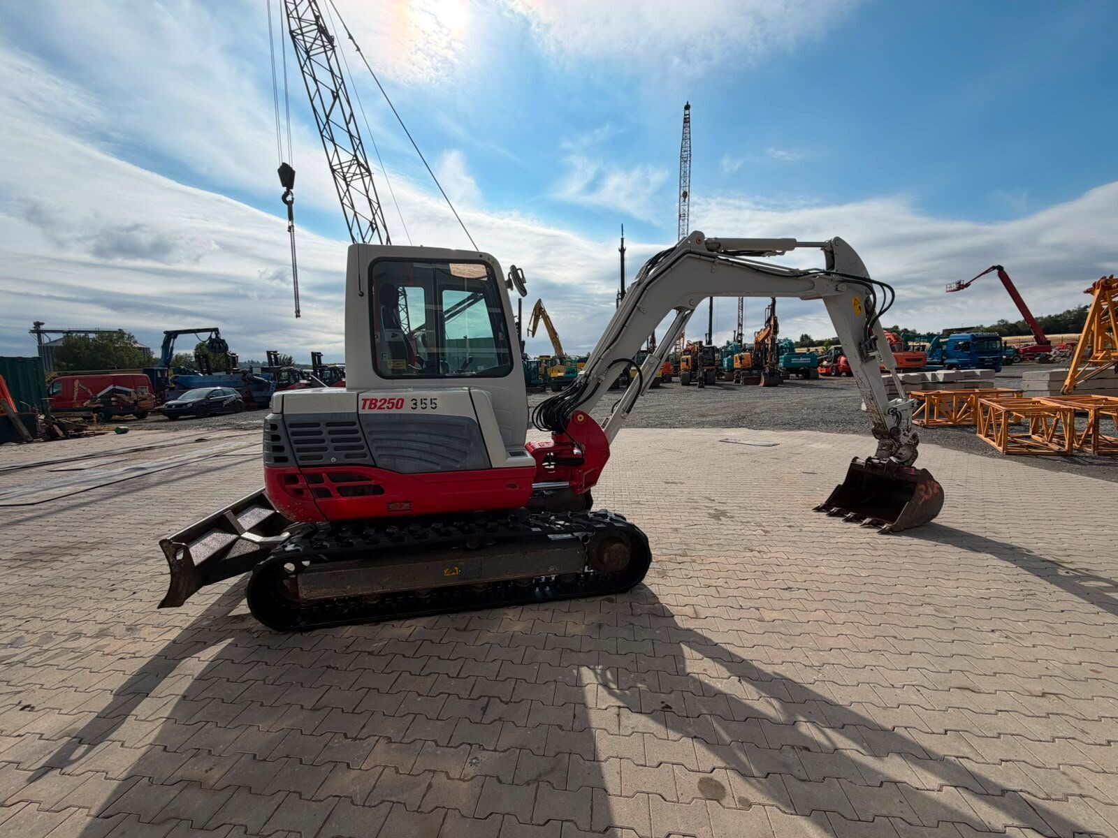 Fahrzeugabbildung Takeuchi TB 250 V3 /Schnellwechsler/ Tilt /Gewicht 4,9 to