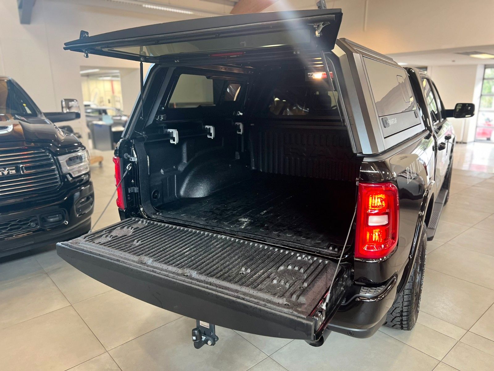 Fahrzeugabbildung Dodge RAM 1500 Laramie Sport MY25.LPG-Hard Top-BBS-NAP