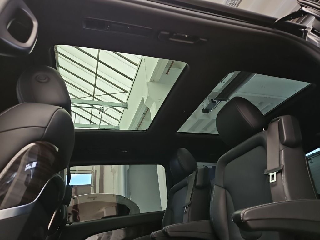 Fahrzeugabbildung Mercedes-Benz V 300 EXCLUSIVE ED lang 4x4 AMG AIRMATIC 6x SHZ