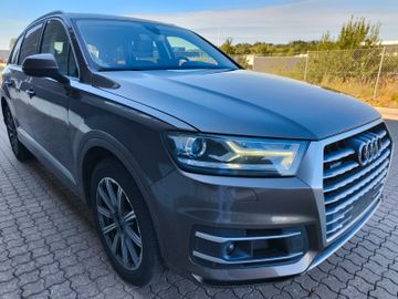 Audi Q7 - 1