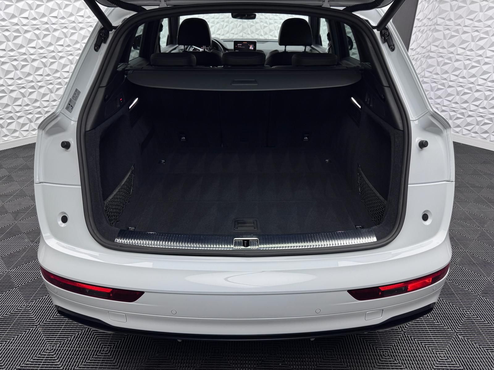 Fahrzeugabbildung Audi 40 TDI S-LINE/QUATTRO/ACC/AHK/VIRUTAL/360°/DAB