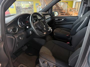 Mercedes V 220 - 12