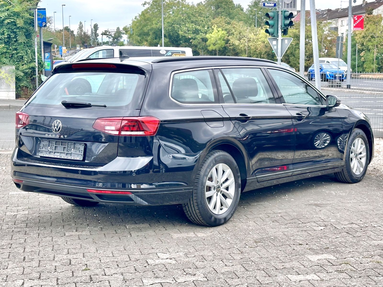 Fahrzeugabbildung Volkswagen PASSAT VARIANT BUSINESS*AUTOM.+NAVI+1.HAND*