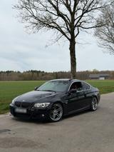 BMW E92 330i xDrive - BMW 330 aus 2010: 330i