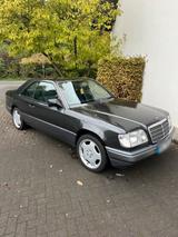 Mercedes-Benz Mercedes Benz w124 E220 Coupé Mopf  2 - Mercedes-Benz E 220 mit Benzin-Antrieb: Sportwagen