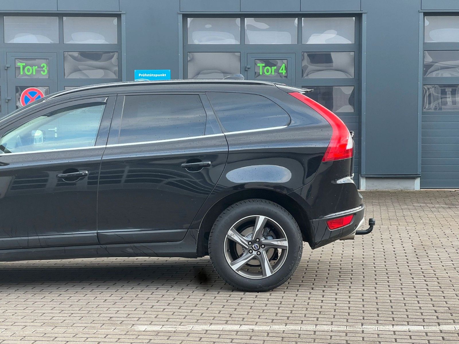 Fahrzeugabbildung Volvo XC60 Momentum AWD