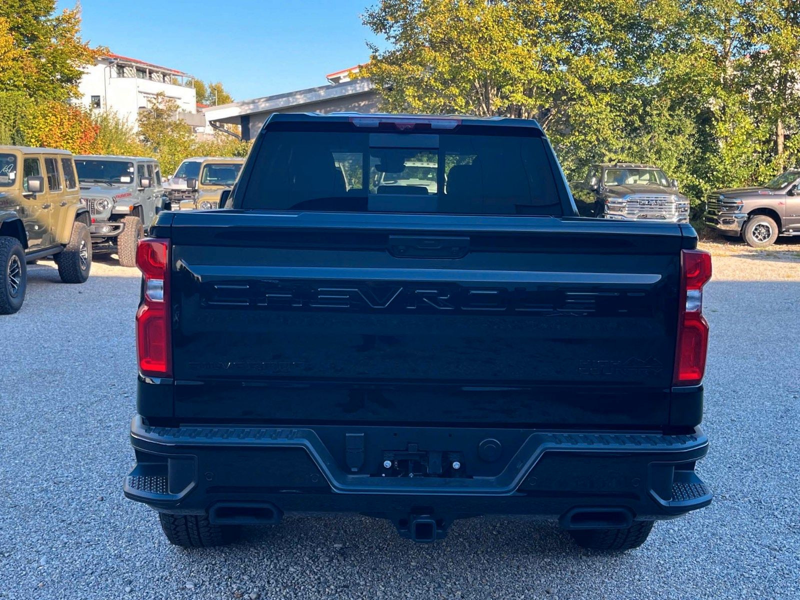 Vehicle photo 8