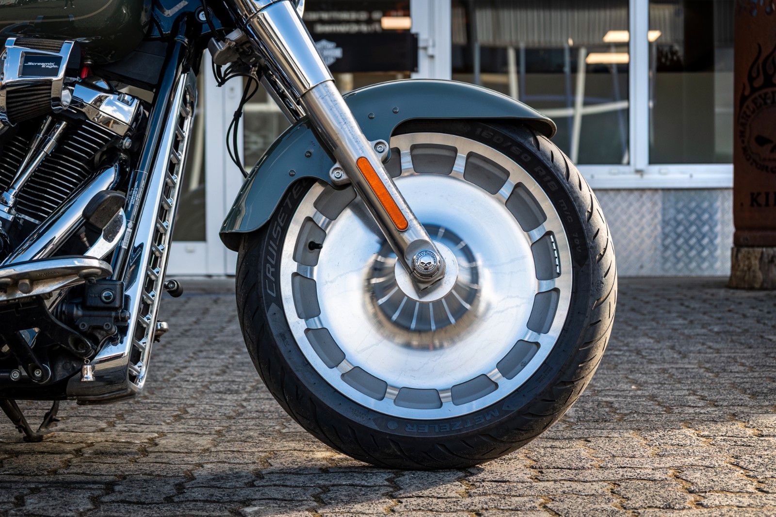 Fahrzeugabbildung Harley-Davidson FLFBS Fat Boy Softail 114 - Jekill & Hyde -