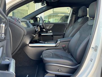  Mercedes-BENZ EQA — миниатюра 11