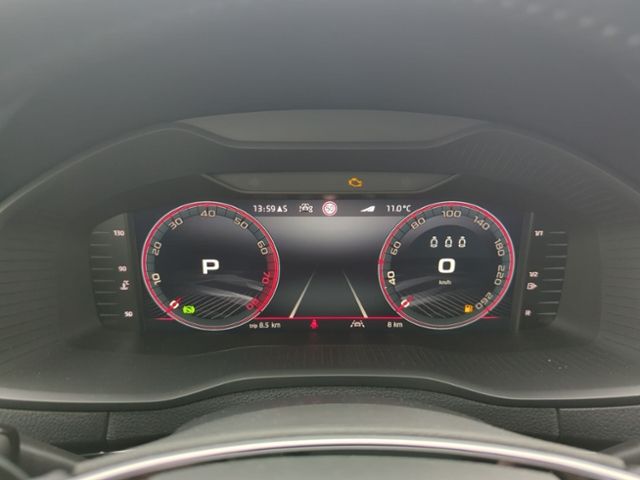 Fahrzeugabbildung SKODA Karoq 1.5 TSI DSG Sportline NAV AHK ELEKTR HECKK